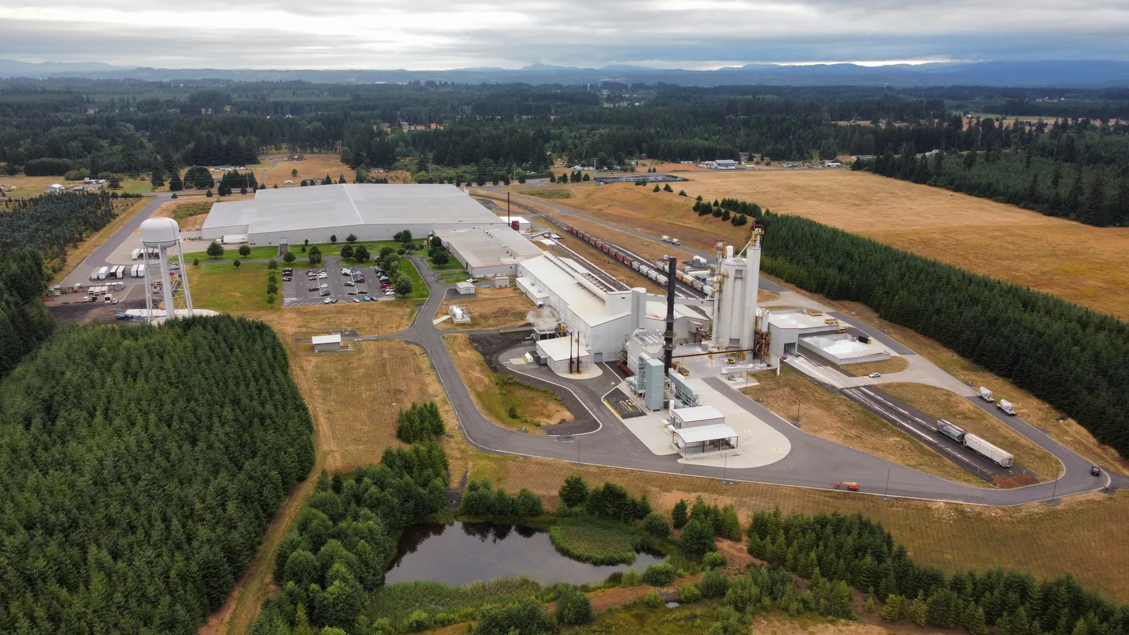 Aerial view of Cardinal FG's float glass manufacturing facility in Winlock, Washington.